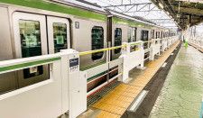 JR八王子駅に設置されたホームドア＝東日本旅客鉄道(株)八王子支社提供