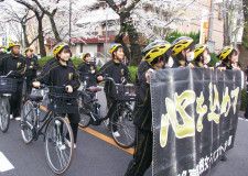 ヘルメット着用を啓発 田名高女バス部が行進〈相模原市中央区〉