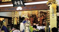 貞宗寺、境内ケヤキで四天王像　新住職が先代の意志継承 〈鎌倉市〉