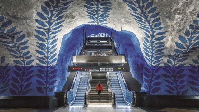 オファー ストックホルムのアートな地下鉄駅