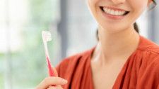 ｢歯周病を徹底排除｣用意したい歯磨きグッズ7種 歯磨き粉より｢天然塩｣がおすすめのワケは？