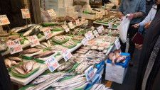全国5万店あった鮮魚専門店はもう1万店を切った