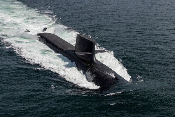 海自の最新潜水艦「じんげい」が就役！横須賀に初入港  “本格運用前”のレアな姿