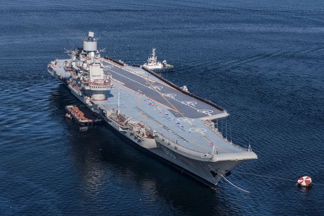 ロシア唯一の空母「アドミラル・クズネツォフ」改修を断念か!? 作業進まず費用だけが増大「脆弱な過去の遺物」の評価も