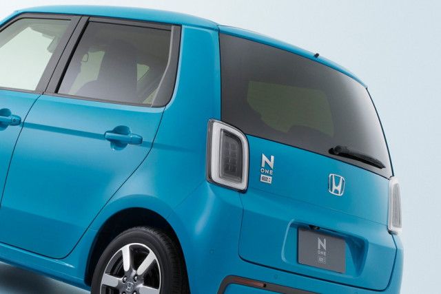 “あって当然”なモノが無い！ホンダ新型「軽EV」の“大英断”にSNS騒然!? 「求めていたもの過ぎる」「いらん 最高や！」