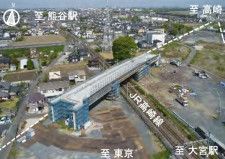国道17号バイパスで未開通の上尾道路II期区間では、JR高崎線をまたいで熊谷バイパスへつなぐ橋の建設が進む（画像：関東地方整備局）。