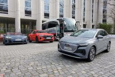 ドイツで筆者が運転した3台のBEV。左から「e-tron GT」「Q8 e-tron」「Q4 e-tron」（2023年4月、武田信晃撮影）。