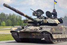 ウクライナがT-80をベースに独自開発したT-84戦車（画像：アメリカ陸軍）。
