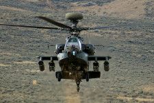 アパッチシリーズの最新タイプであるAH-64E「アパッチ・ガーディアン」（画像：アメリカ陸軍）。