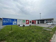 佐賀空港のレンタカーターミナル（乗りものニュース編集部撮影）。
