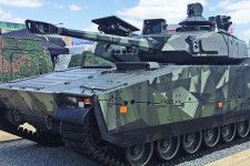 2022年6月にフランスのパリで開催された防衛装備展示会「ユーロサトリ2022」にBAEシステムズが出展したCV90の最新仕様「CV90 Mk.IV」（竹内 修撮影）。