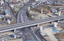 平面交差している大和高田バイパスと京奈和道（国道24号）（画像：Google Earth）。