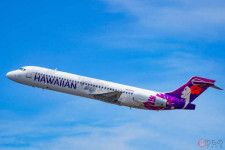 ハワイアン航空のボーイング717（乗りものニュース編集部撮影）。