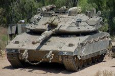 イスラエル「メルカバ」戦車にハマスが行った“驚きのローテク戦法”とは 最新の防御システム無力？