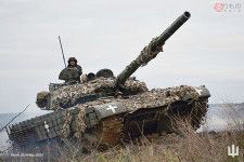 ウクライナ軍のT-72戦車。おそらく元はロシア軍が装備していたものと思われる（画像：ウクライナ国防省）。