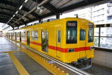東武大師線の8000型電車（画像：写真AC）。