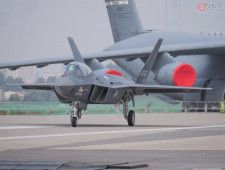 「中途半端なステルス機」と見るのは浅はか 韓国オリジナル戦闘機KF-21“進化計画”の現在地とは お値段F-35超え!?