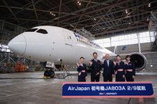 報道陣に公開されたAirJapan機（2024年2月6日、乗りものニュース編集部撮影）。