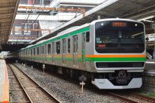 上野東京ラインなど中距離電車で運用されるE233系（画像：写真AC）。