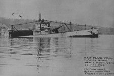 アメリカ海軍のS級潜水艦「SS-105」。船体後方（写真左）に小型水上機「マーチンMS」が見える（画像：アメリカ海軍）。