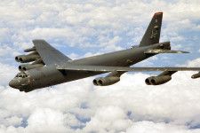 アメリカ空軍のB-52H戦略爆撃機。ジェットエンジンを8基搭載している（画像：アメリカ空軍）。