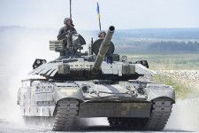 ウクライナ陸軍の主力戦車T-84U「オプロート」（画像：アメリカ陸軍）。