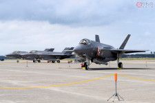 2022年の三沢基地航空祭で展示されたF-35A「ライトニングII」戦闘機。手前の機体は第302飛行隊所属で、一番奥が第301飛行隊の所属機（布留川 司撮影）。