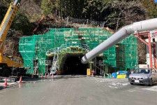 国道140号大滝トンネルの秩父側坑口（画像：埼玉県）。