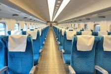 東海道・山陽新幹線の車内（画像：写真AC）。