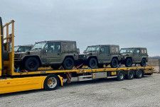 ウクライナに届けられる1/2tトラック（画像：防衛省）。