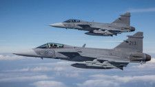 F-16に続くか スウェーデン戦闘機ウクライナに供与!? 国防大臣の答えは？