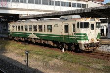 小湊鐵道のキハ40形気動車。こちらは観光列車ではなく普通列車（2024年3月、安藤昌季撮影）。