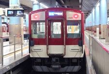 近鉄1220系電車。登場から35年以上が経過している（画像：近畿日本鉄道）。