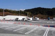 新東名上り清水PAの大型車駐車場拡幅状況（画像：NEXCO中日本）。