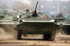 ロシア軍で使用されている歩兵戦闘車BMP-2（画像：ロシア国防省）。