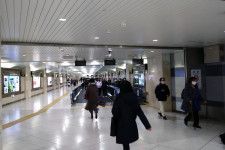 東京駅内を長々歩いた後にある京葉線へと向かうロングストレート(斎藤雅道撮影）