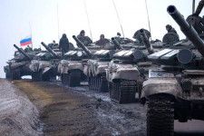 ウクライナ領内に侵攻するロシア軍の車列（画像：ロシア国防省）。
