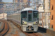 大阪環状線を走る電車（画像：写真AC）。
