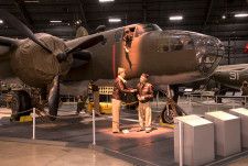 国立アメリカ空軍博物館に展示されるドーリットル隊長機のB-25（画像：アメリカ空軍）。