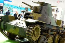 第61回静岡ホビーショーで展示されるNPO法人「防衛技術博物館を創る会」の九五式軽戦車（布留川 司撮影）。