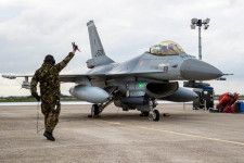 F-16「ファイティングファルコン」戦闘機。写真はオランダ空軍の機体で、同国はウクライナに供与を明言している国のひとつ（画像：ウクライナ空軍）。