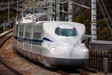 東海道新幹線（画像：写真AC）。