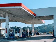 高速道路のガソリンスタンドのイメージ（画像：写真AC）。