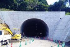 おうむ石トンネルの賢島側坑口。2023年10月現在（画像：三重県）。