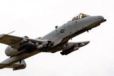 特徴的な外見から人気の高いA-10「サンダーボルトII」攻撃機。非公式なあだ名である「ワートホッグ（イボイノシシの意）」や「ホッグ（豚）」と呼び名も良く知られる（画像：アメリカ空軍）。
