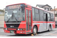 名鉄9500系電車デザインの特別塗装バス（画像：名鉄バス）。