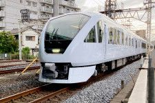 東武鉄道の新型特急「スペーシアX」（画像：写真AC）。