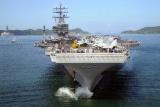 2009年10月、長崎県の佐世保に入港した際の空母「ロナルド・レーガン」（画像アメリカ海軍）。