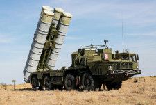 S-400の発射台と運搬車両（画像：ロシア国防省）。