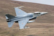 ゼレンスキー大統領 供与が決まったベルギーのF-16を視察「受け取ることを楽しみにしている」到着時期は？